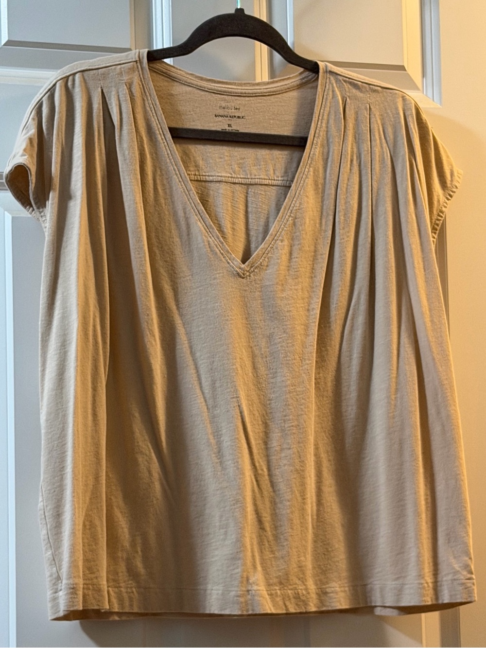 Banana Republic Beige V-Neck Short Sleeve Pleated Top